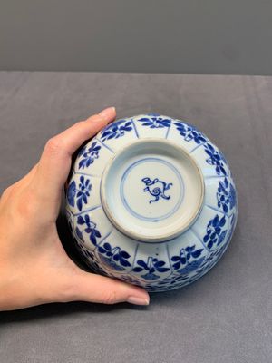 A varied collection of 13 Chinese famille rose, blue and white wares, Transitional period/19th C. — photo 71