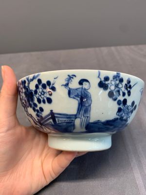 A varied collection of 13 Chinese famille rose, blue and white wares, Transitional period/19th C. — photo 72
