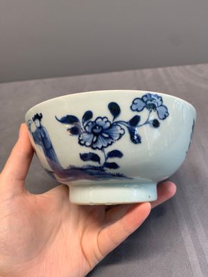 A varied collection of 13 Chinese famille rose, blue and white wares, Transitional period/19th C. — photo 75