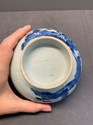 A varied collection of 13 Chinese famille rose, blue and white wares, Transitional period/19th C. — photo 77