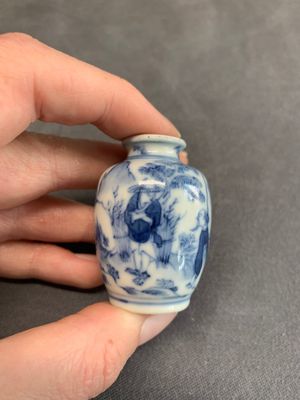 A varied collection of 13 Chinese famille rose, blue and white wares, Transitional period/19th C. — photo 9