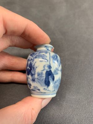 A varied collection of 13 Chinese famille rose, blue and white wares, Transitional period/19th C. — photo 10