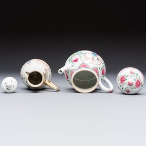A varied collection of 13 Chinese famille rose wares, Yongzheng and later — foto 6