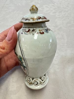 A varied collection of 13 Chinese famille rose wares, Yongzheng/Qianlong — 照片 108