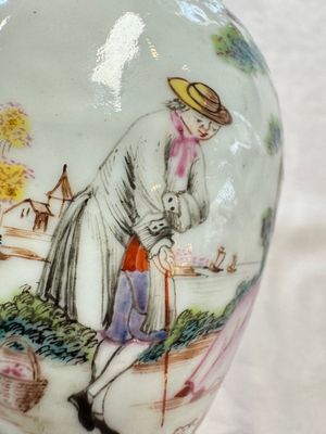 A varied collection of 13 Chinese famille rose wares, Yongzheng/Qianlong — 照片 111