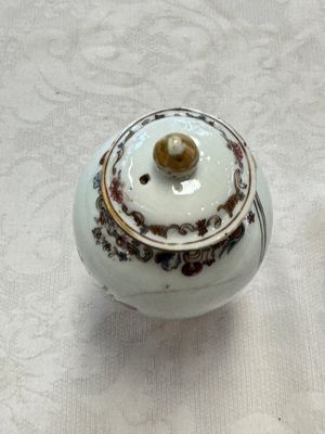 A varied collection of 13 Chinese famille rose wares, Yongzheng/Qianlong — 照片 112