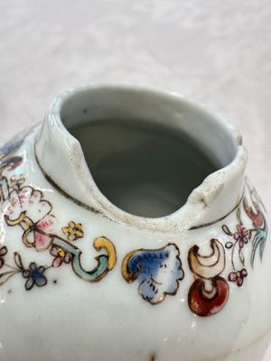A varied collection of 13 Chinese famille rose wares, Yongzheng/Qianlong — 照片 115