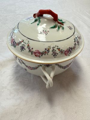 A varied collection of 13 Chinese famille rose wares, Yongzheng/Qianlong — 照片 122