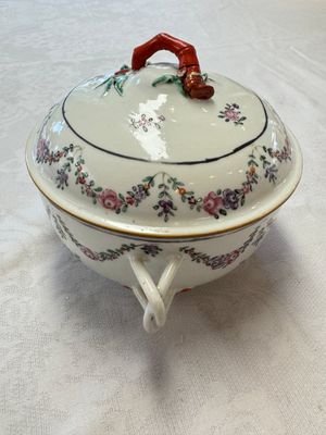 A varied collection of 13 Chinese famille rose wares, Yongzheng/Qianlong — 照片 124