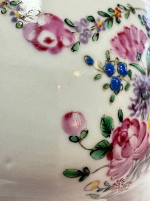 A varied collection of 13 Chinese famille rose wares, Yongzheng/Qianlong — 照片 126