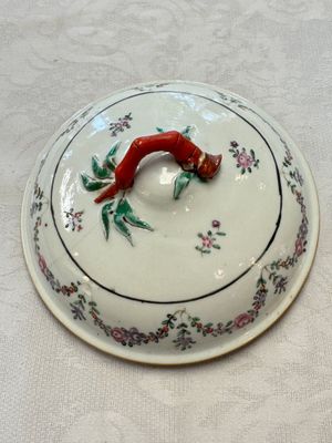 A varied collection of 13 Chinese famille rose wares, Yongzheng/Qianlong — 照片 130