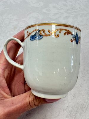 A varied collection of 13 Chinese famille rose wares, Yongzheng/Qianlong — 照片 14