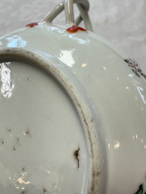 A varied collection of 13 Chinese famille rose wares, Yongzheng/Qianlong — 照片 142