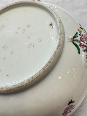 A varied collection of 13 Chinese famille rose wares, Yongzheng/Qianlong — 照片 143