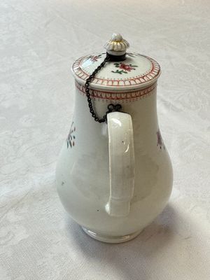 A varied collection of 13 Chinese famille rose wares, Yongzheng/Qianlong — 照片 145