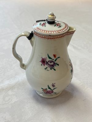 A varied collection of 13 Chinese famille rose wares, Yongzheng/Qianlong — 照片 146