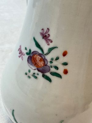 A varied collection of 13 Chinese famille rose wares, Yongzheng/Qianlong — 照片 152