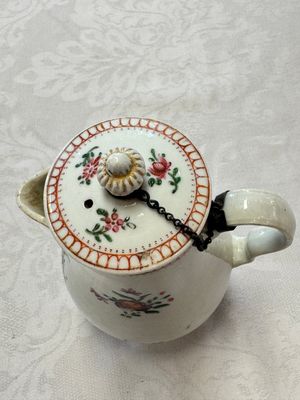A varied collection of 13 Chinese famille rose wares, Yongzheng/Qianlong — 照片 153