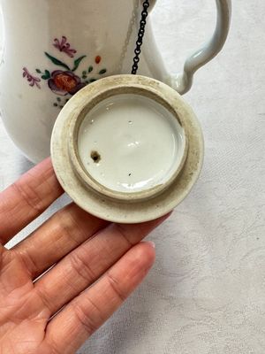 A varied collection of 13 Chinese famille rose wares, Yongzheng/Qianlong — 照片 155