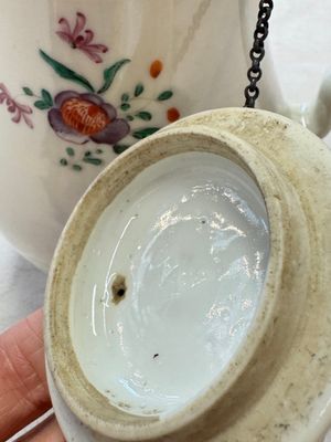 A varied collection of 13 Chinese famille rose wares, Yongzheng/Qianlong — 照片 157