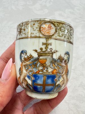 A varied collection of 13 Chinese famille rose wares, Yongzheng/Qianlong — 照片 2