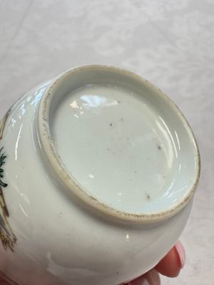 A varied collection of 13 Chinese famille rose wares, Yongzheng/Qianlong — 照片 23