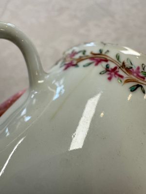 A varied collection of 13 Chinese famille rose wares, Yongzheng/Qianlong — 照片 33