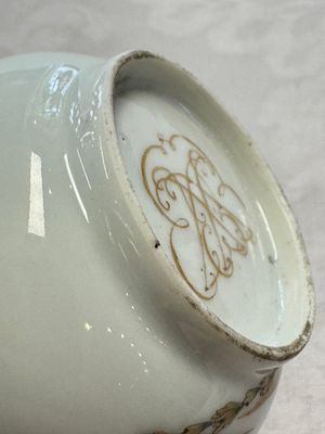A varied collection of 13 Chinese famille rose wares, Yongzheng/Qianlong — 照片 37