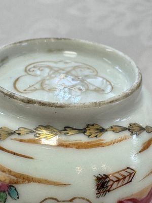A varied collection of 13 Chinese famille rose wares, Yongzheng/Qianlong — 照片 38
