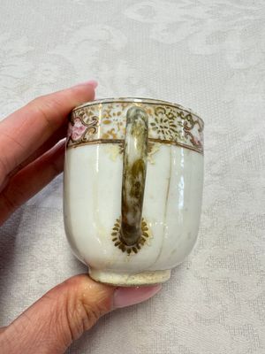 A varied collection of 13 Chinese famille rose wares, Yongzheng/Qianlong — 照片 4