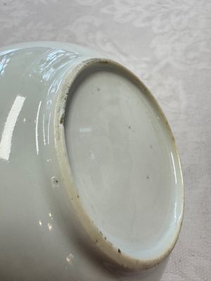 A varied collection of 13 Chinese famille rose wares, Yongzheng/Qianlong — 照片 57