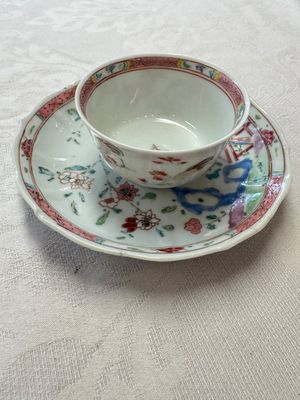 A varied collection of 13 Chinese famille rose wares, Yongzheng/Qianlong — 照片 61