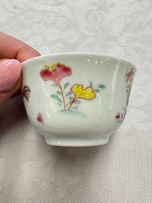 A varied collection of 13 Chinese famille rose wares, Yongzheng/Qianlong — 照片 63