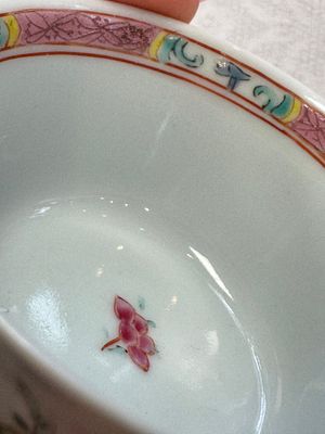 A varied collection of 13 Chinese famille rose wares, Yongzheng/Qianlong — 照片 67