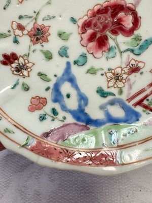 A varied collection of 13 Chinese famille rose wares, Yongzheng/Qianlong — 照片 70