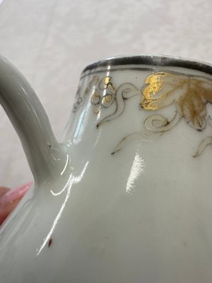 A varied collection of 13 Chinese famille rose wares, Yongzheng/Qianlong — 照片 84