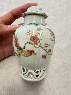 A varied collection of 13 Chinese famille rose wares, Yongzheng/Qianlong — 照片 94