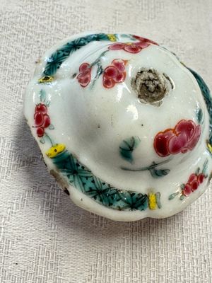 A varied collection of 13 Chinese famille rose wares, Yongzheng/Qianlong — 照片 99