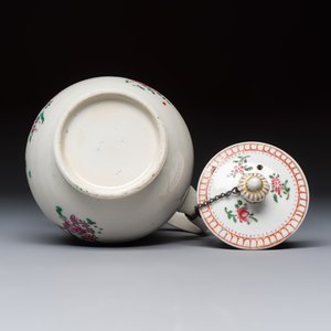 A varied collection of 13 Chinese famille rose wares, Yongzheng/Qianlong — 照片 21