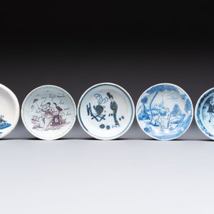 A varied collection of 13 Delftware saucers and bowls, 17/18th C. — photo 2