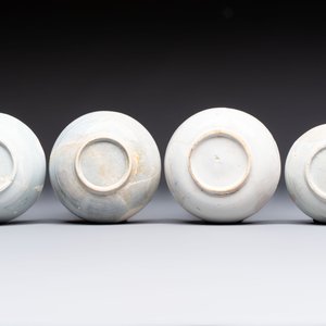 A varied collection of 13 Delftware saucers and bowls, 17/18th C. — photo 5