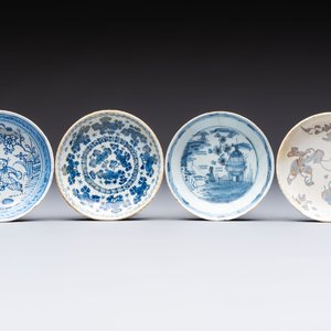 A varied collection of 13 Delftware saucers and bowls, 17/18th C. — photo 6