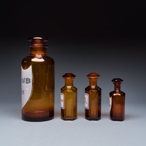 A varied collection of 14 glass apothecary bottles — photo 15
