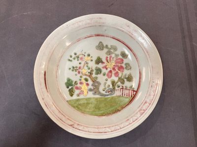 A varied collection of 15 Chinese famille rose and verte wares, 19/20th C. — photo 25