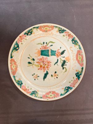 A varied collection of 15 Chinese famille rose and verte wares, 19/20th C. — photo 27