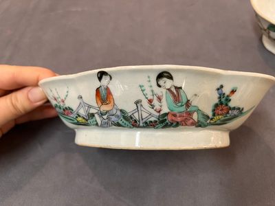 A varied collection of 15 Chinese famille rose and verte wares, 19/20th C. — photo 4