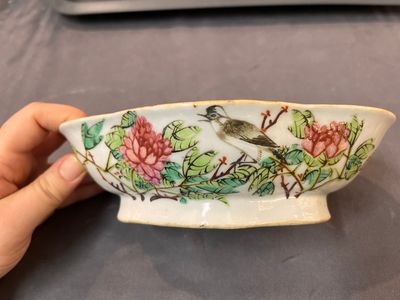 A varied collection of 15 Chinese famille rose and verte wares, 19/20th C. — photo 7