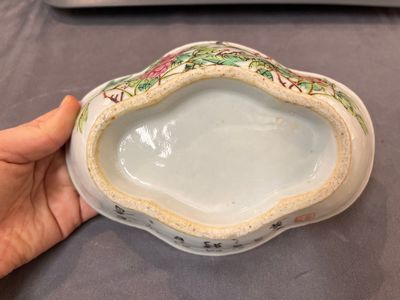 A varied collection of 15 Chinese famille rose and verte wares, 19/20th C. — photo 8