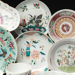 A varied collection of 15 Chinese famille rose and verte wares, 19/20th C. — photo 3