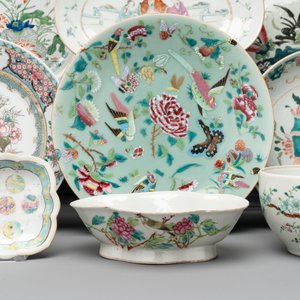 A varied collection of 15 Chinese famille rose and verte wares, 19/20th C. — photo 5